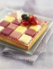 Gâteau sorbet sur plaque de verre — Photo de stock