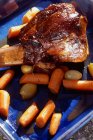 Agnello arrosto con carote — Foto stock
