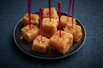 Fried cheese cubes — Stock Photo