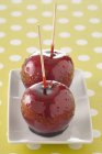 Toffee apples on plate — Stock Photo
