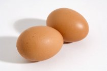 Huevos frescos de pollo - foto de stock