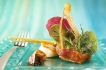 Roast scallops with tapenade — Stock Photo