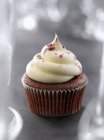 Roter Cupcake im Samt-Stil — Stockfoto