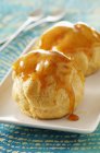 Cream puffs coated in caramel — Stock Photo