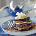 Auberginen-Lasagne und frische Sardinen — Stockfoto