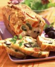 Feta und Oliven-Bohnenkuchen — Stockfoto