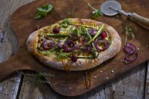 Pizza aux courgettes grillées — Photo de stock