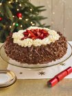 Closeup view of strawberry Gateau with chocolate crumbles and candy — Stock Photo