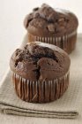 Zwei Schokoladenmuffins — Stockfoto