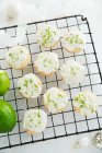 Biscuits with lime zest and coconut flakes on cooling rack — Photo de stock