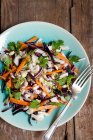 Сырой салат с фенхелем и морковью — стоковое фото