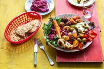 Beetroot hummus, and baked salad on plate — Stock Photo