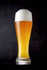 Pilsner vaso de cerveza de trigo belga - foto de stock