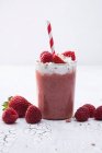 Vegan raspberry and strawberry shake with soya cream — Stock Photo