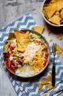 A taco salad bowl with chilli con carne (Mexico)) — стокове фото