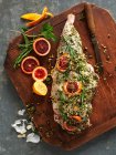 Leg of lamb with herbs, spices and blood orange slices (ready to roast) — Stock Photo