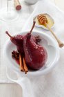 Red wine infused pears with cinnamon, star anise and honey — Stock Photo