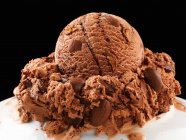 Crème glacée au chocolat gros plan — Photo de stock