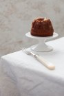 Ginger spelt mini bundt cake on small white cake stand — Stock Photo