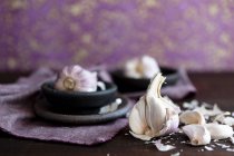 Fresh garlic with purple skin — Stock Photo