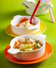 Colorful vegetable stew with greens, carrots, kohlrabi, potatoes and chicken — Stock Photo