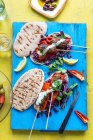 Fleisch und Gemüse vom Grill auf einem Teller — Stockfoto