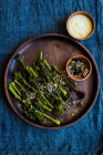 Brokkoli mit Nori, Salz und Wasabi — Stockfoto