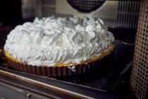 Lemon tart with a meringue dome in the oven — Stock Photo