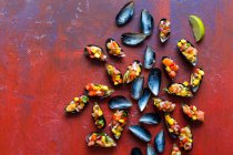 Фаршировані мідії з кукурудзяною сальсою — стокове фото