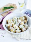 Primo piano di deliziosa insalata di patate — Foto stock