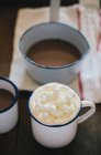 Cioccolata calda con marshmallow — Foto stock