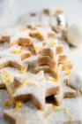 Lemon shortbread stars with zest and powdered sugar — Photo de stock