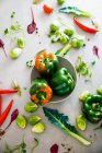 Frisches Gemüse flach über dem Gestell — Stockfoto