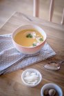 Солодкий картопляний суп з мускатним горіхом — стокове фото