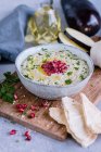 Baba ghanoush with pomegranate seed (Аравія)) — стокове фото
