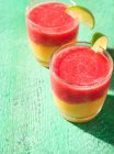 Frischer Wassermelonen-Smoothie mit Minze und Kiwi — Stockfoto