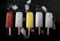 Popsicles variées : cola, citron et vanille — Photo de stock