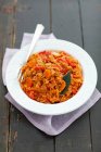 Sauerkraut mit Linsen, Karotten und Pfeffer (vegetarisch)) — Stockfoto