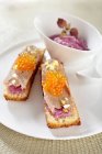 Tartine with tuna fish fillets, caviar and mashed purple potatoes — Stock Photo