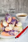 Vegan summer rolls with a spicy chili dip — Stock Photo
