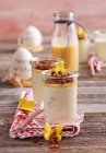 Dolci alla crema di ricotta e liquore all'uovo in bicchieri — Foto stock