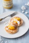 Pancakes with lemon curd and meringue pieces — Stock Photo