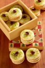 Shortbread cookies with pistachio cream, icing and berries — Stock Photo