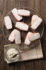 Rose de Reims biscuits on cooling rack — Photo de stock