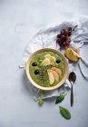 A green smoothie bowl with spinach, grapes, apples, bananas and chia seeds — Stock Photo