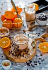 Mousse vegana al cioccolato con arancia — Foto stock