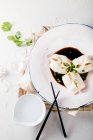 Blick von oben auf leckeres asiatisches Essen — Stockfoto