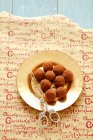 Chocolate truffles with cocoa powder — Stock Photo