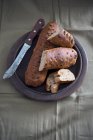 Vegan baguette with roasted onions and walnuts — Stock Photo