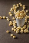 Popcorn in una tazza — Foto stock